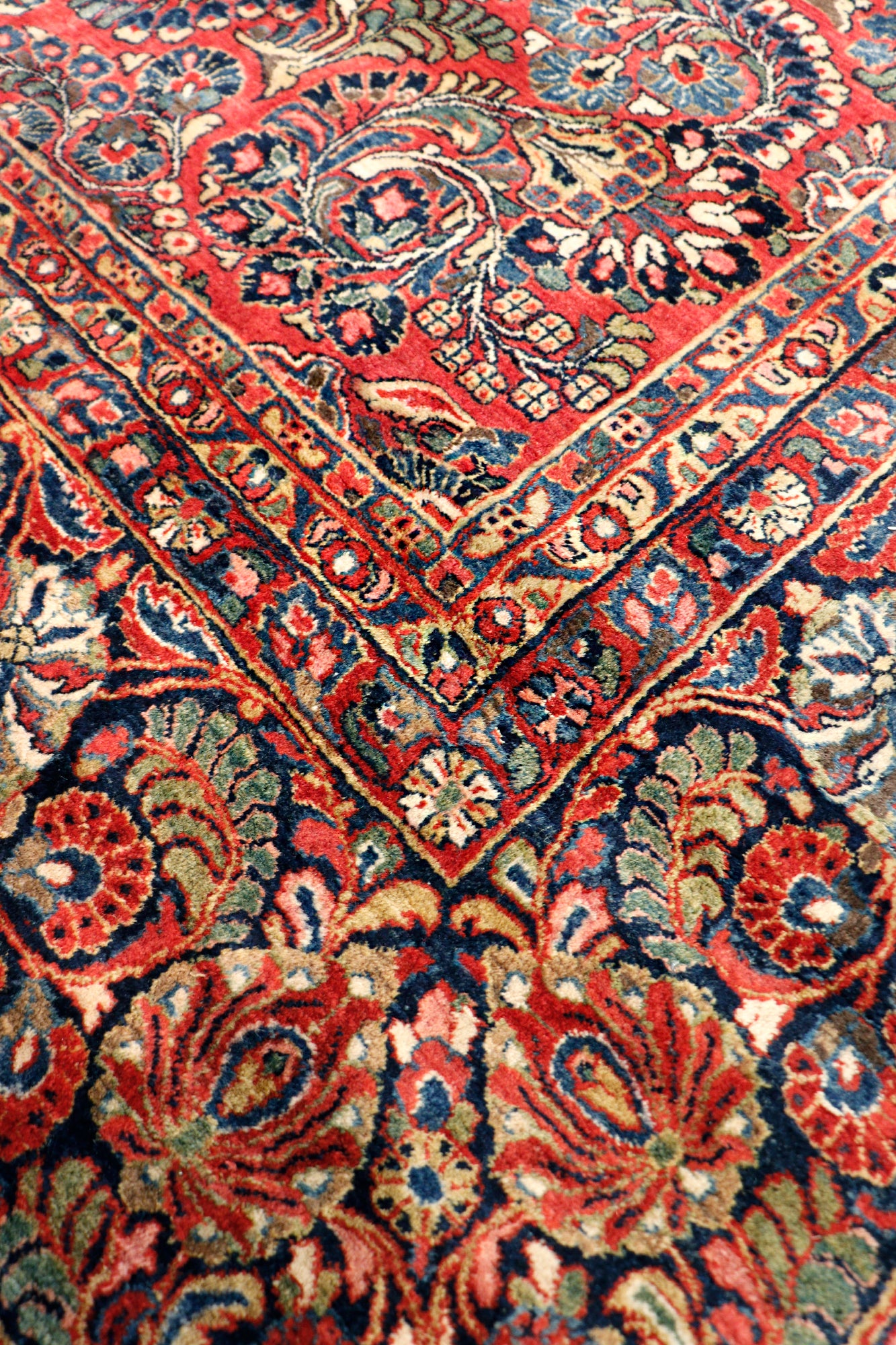 Antique Sarouk Collection Lamb's Wool Area Rug